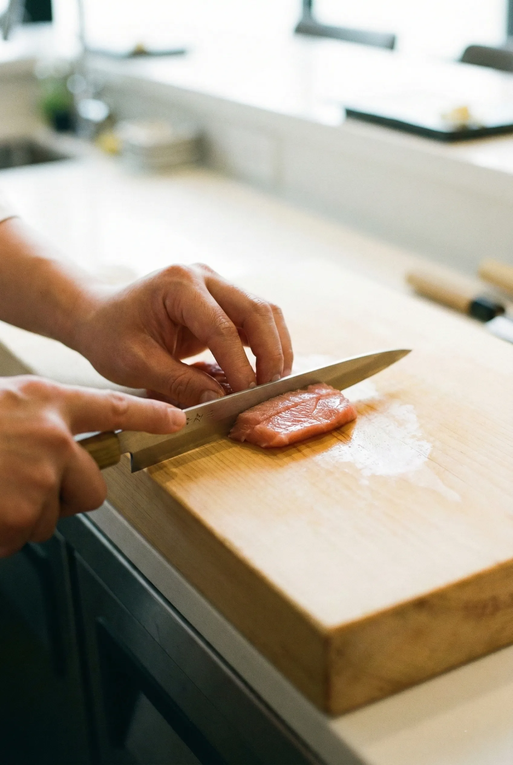 Chef préparant le poisson